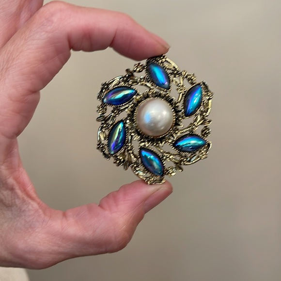Vintage Antique Gold Victorian Style Pin with Faux Pearl & Oil Slick Gems - Picture 10 of 16